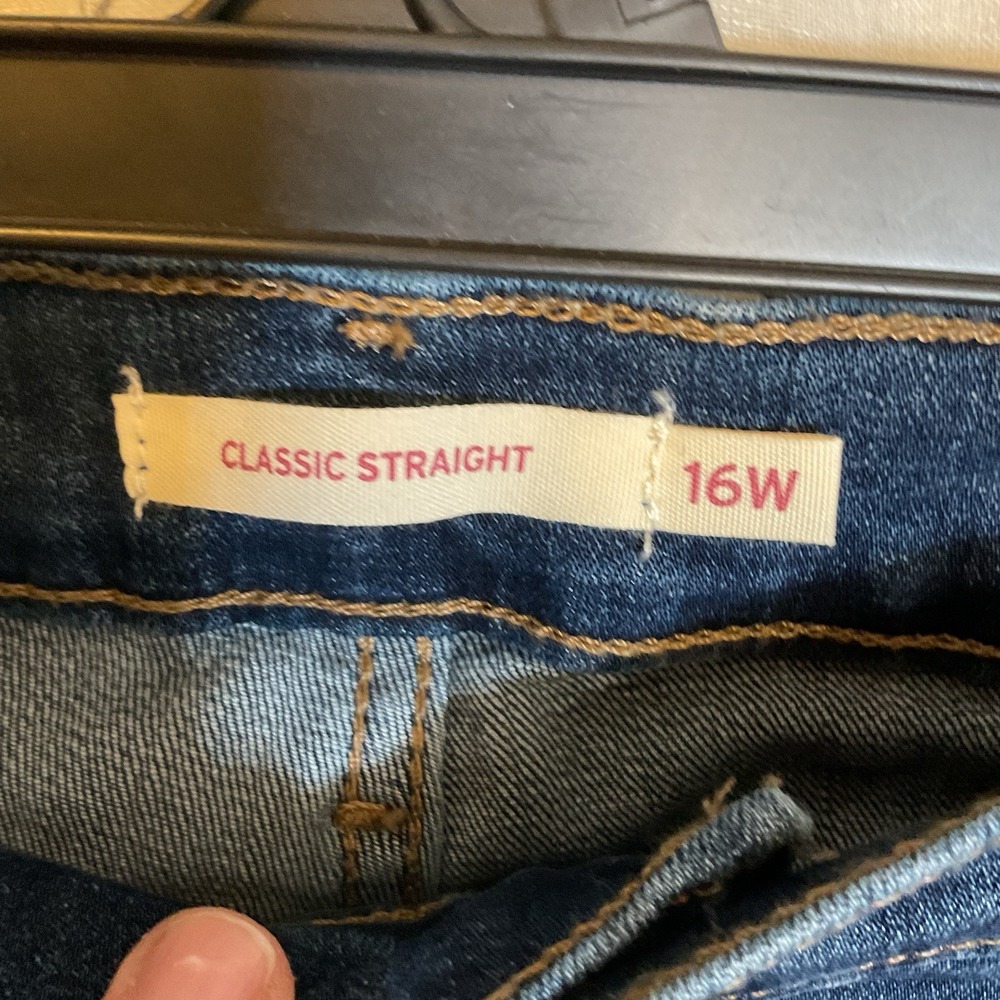 NWT Levi's Jeans Classic Straight Denim Woman's Short Mid Rise Classic Size 16S - Picture 4 of 11